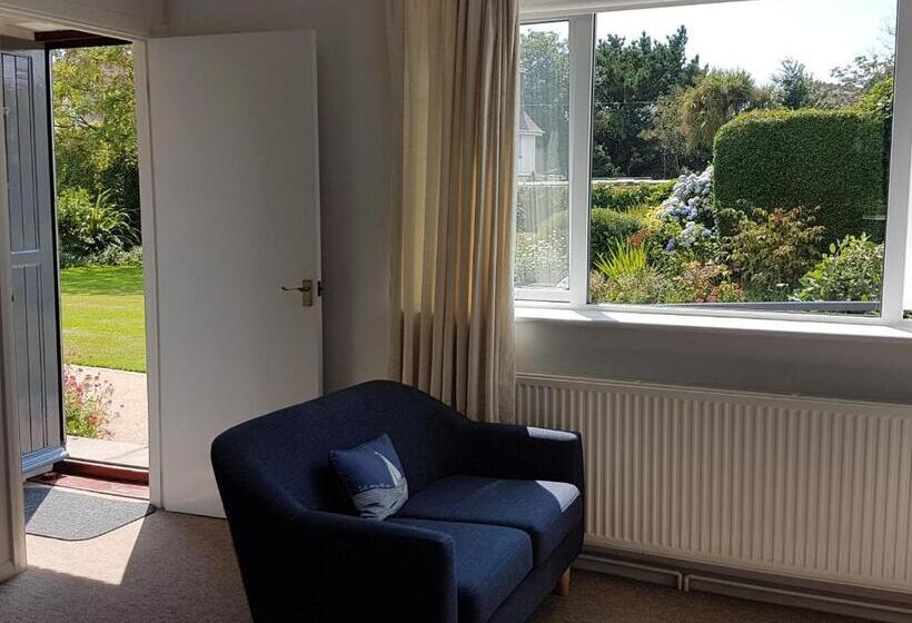 The Coast Yard B & B Chalet