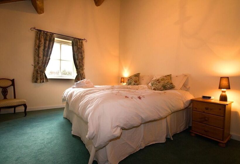 مبيت وإفطار The Farm Burscough