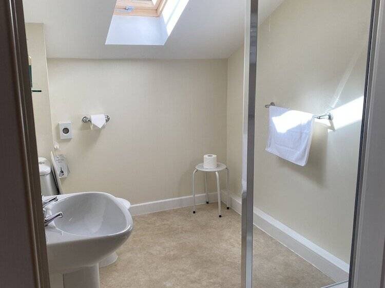 مبيت وإفطار The Farm Burscough