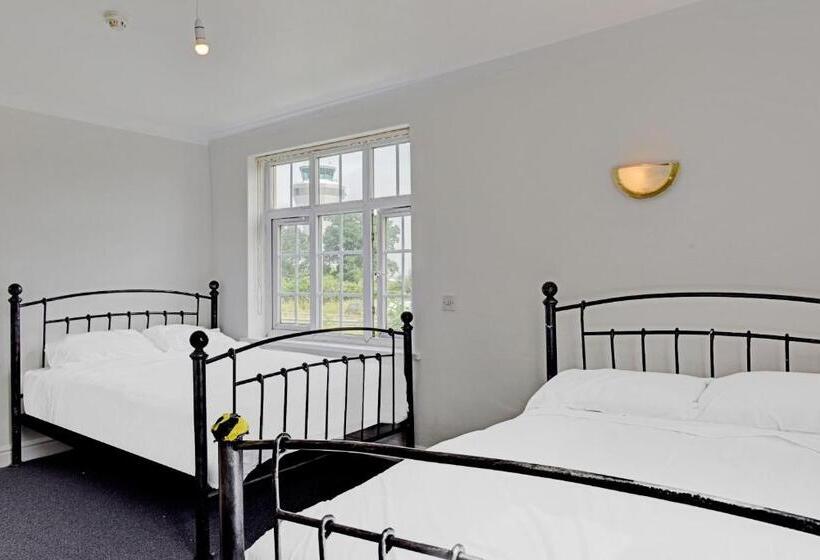 مبيت وإفطار The Gables Hotel, Birmingham Airport