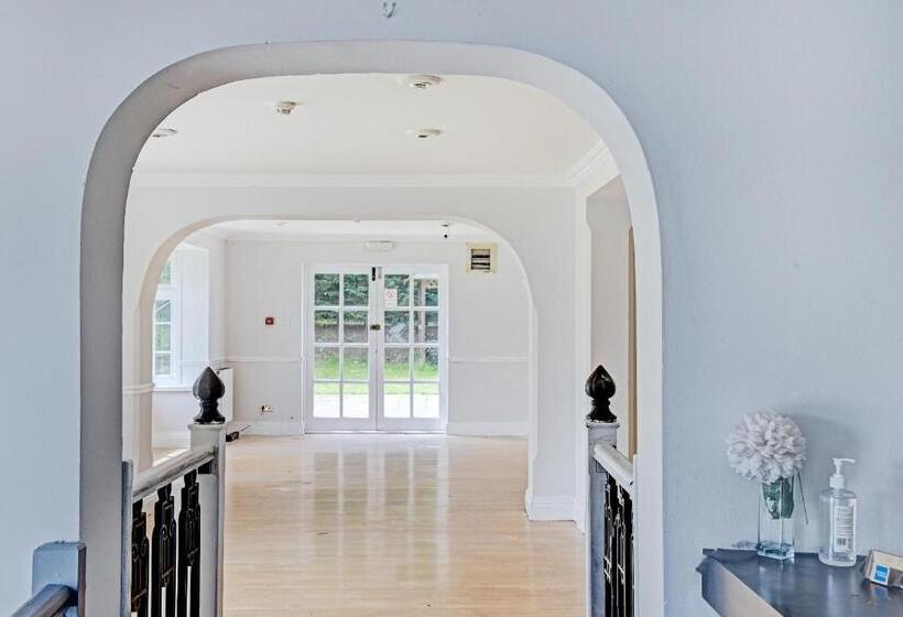 住宿加早餐  The Gables Hotel, Birmingham Airport