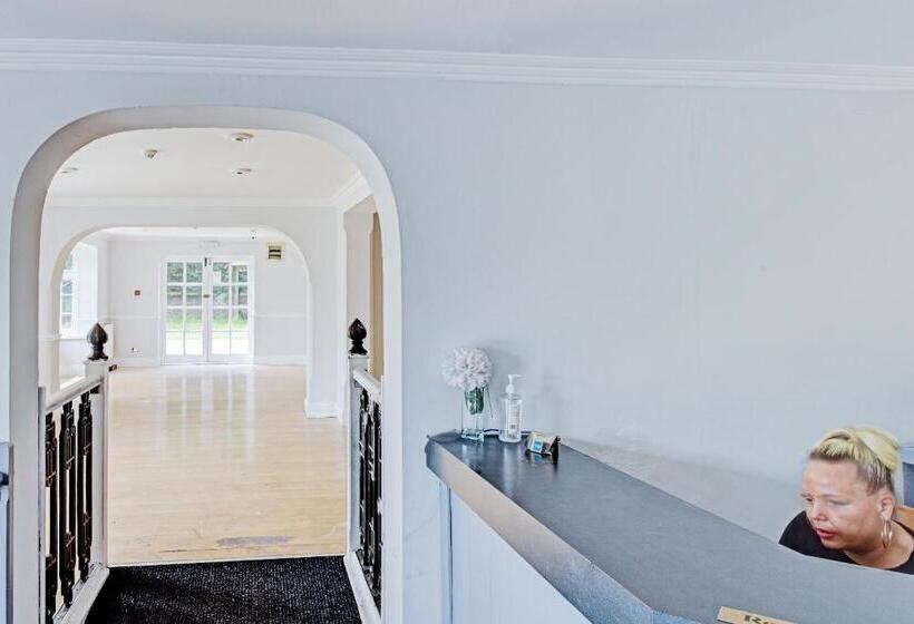 住宿加早餐  The Gables Hotel, Birmingham Airport