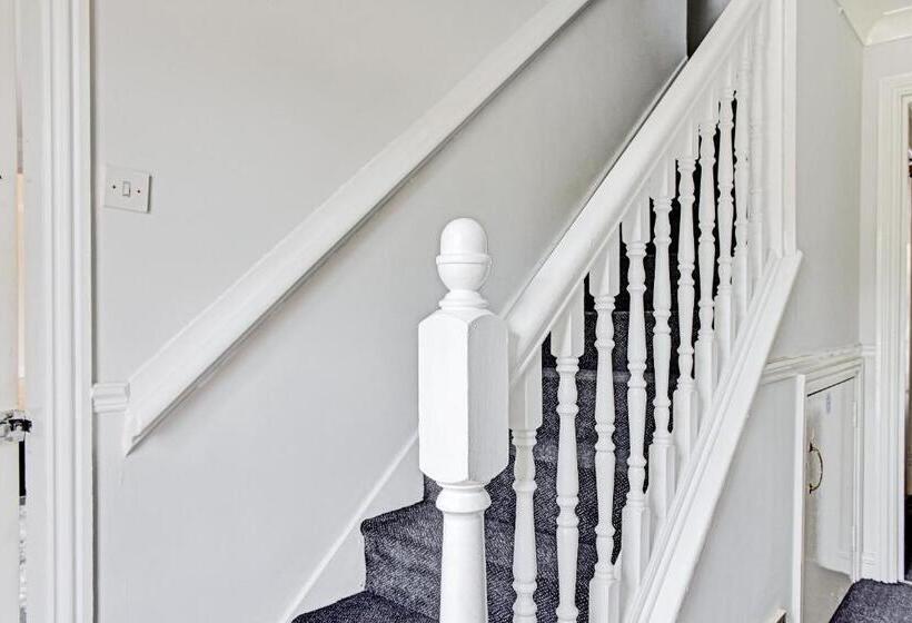 住宿加早餐  The Gables Hotel, Birmingham Airport