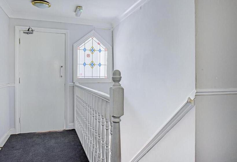 مبيت وإفطار The Gables Hotel, Birmingham Airport