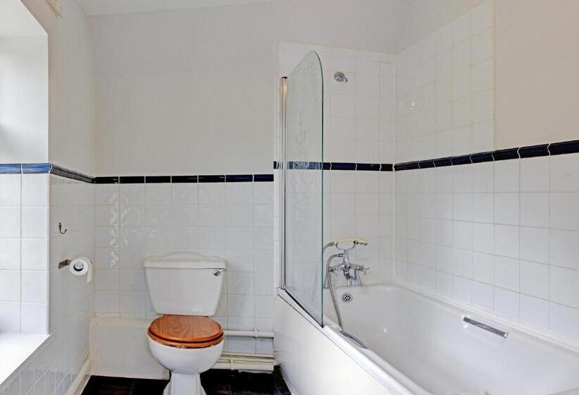 مبيت وإفطار The Gables Hotel, Birmingham Airport