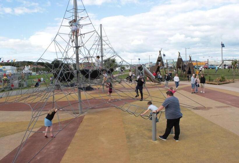 تختخواب و صبحانه The P&m Paignton Residence