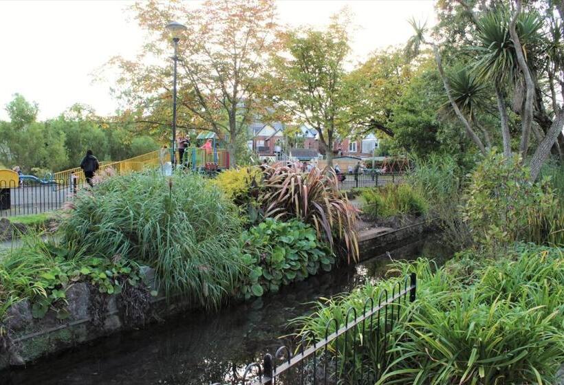 تختخواب و صبحانه The P&m Paignton Residence