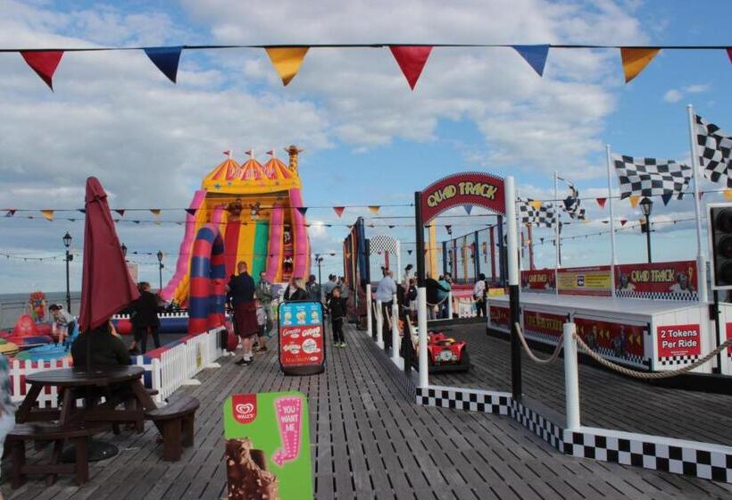 تختخواب و صبحانه The P&m Paignton Residence