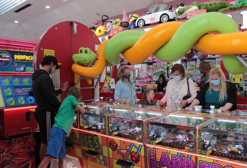 تختخواب و صبحانه The P&m Paignton Residence