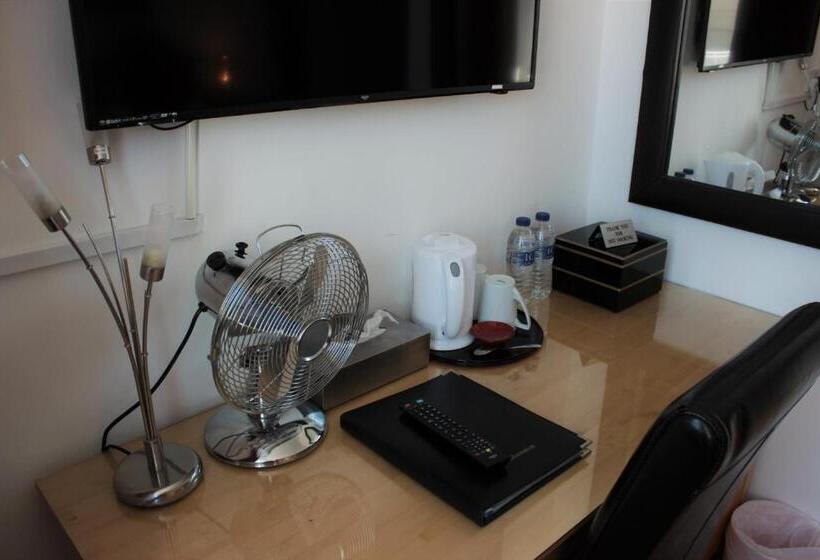 تختخواب و صبحانه The P&m Paignton Residence