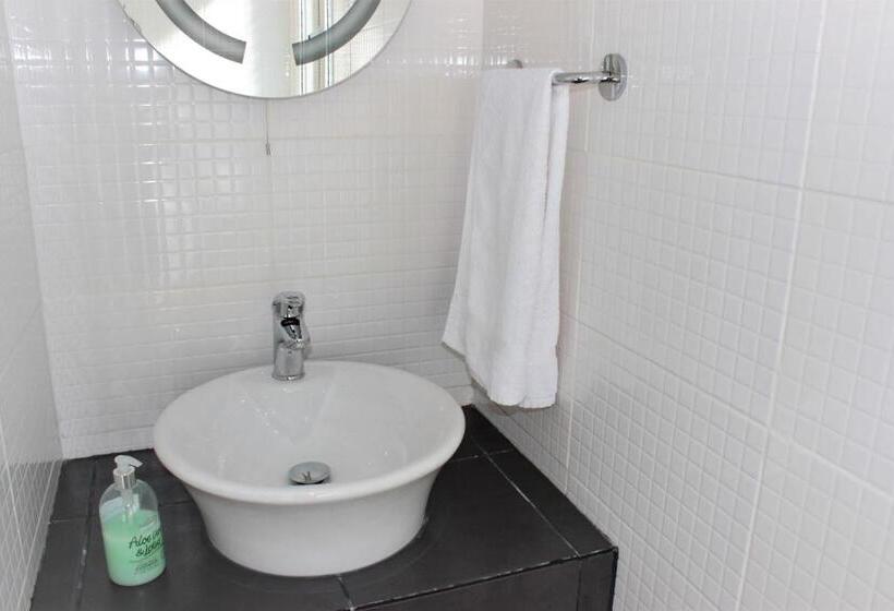 تختخواب و صبحانه The P&m Paignton Residence