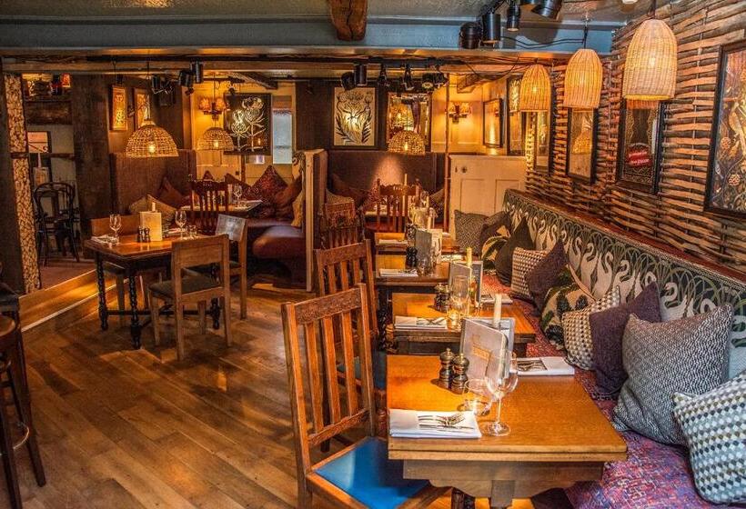 مبيت وإفطار The Swan Inn