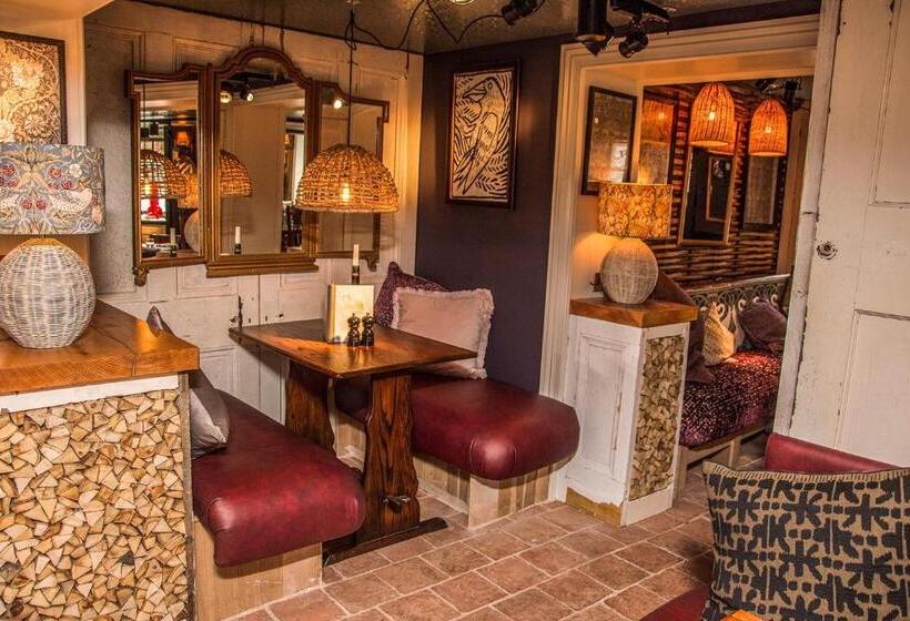 مبيت وإفطار The Swan Inn