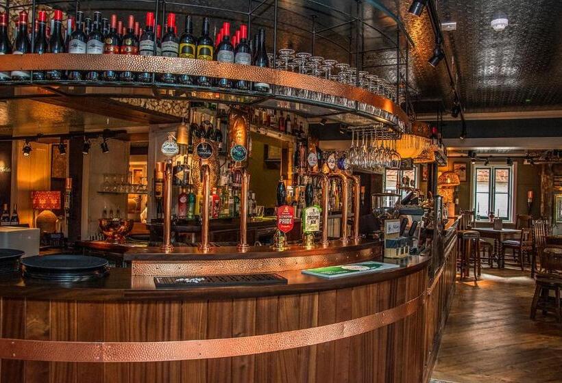 مبيت وإفطار The Swan Inn
