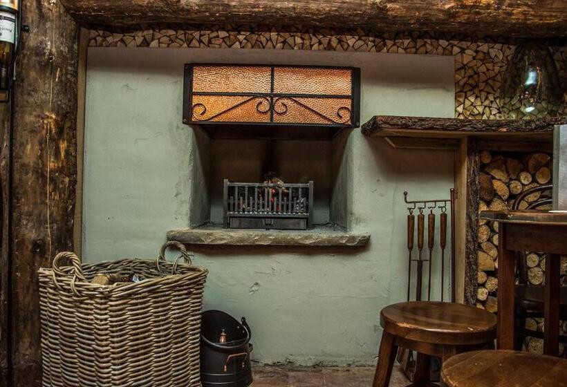 مبيت وإفطار The Swan Inn