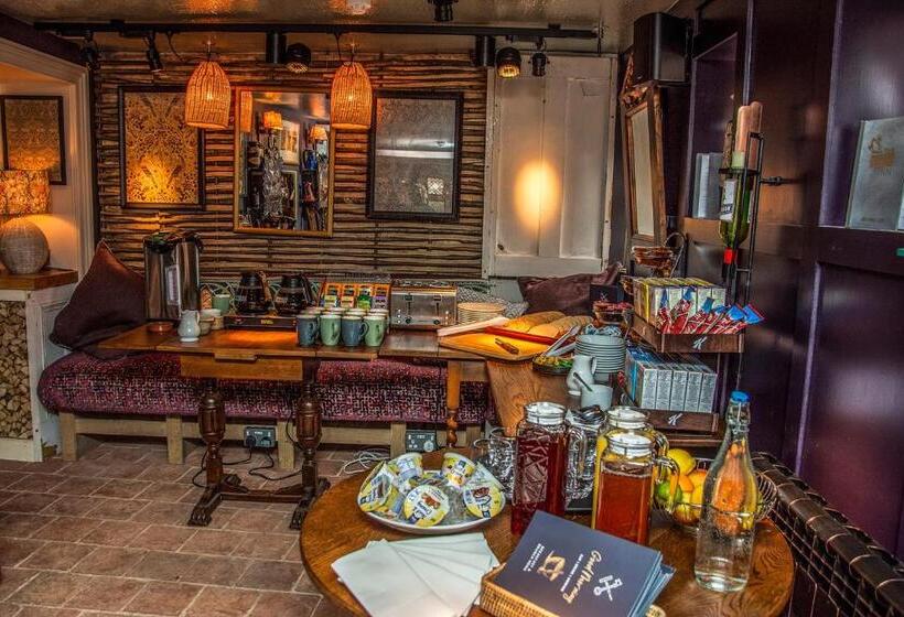 مبيت وإفطار The Swan Inn