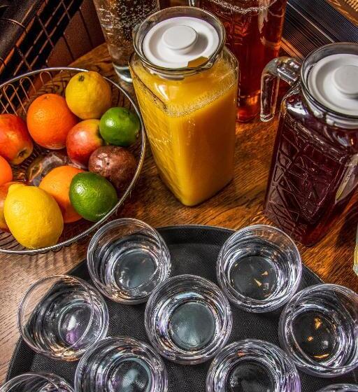 مبيت وإفطار The Swan Inn