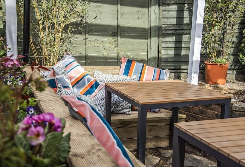 مبيت وإفطار The Swan Inn