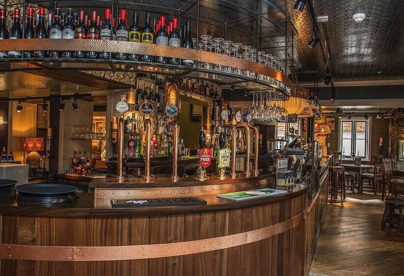 مبيت وإفطار The Swan Inn