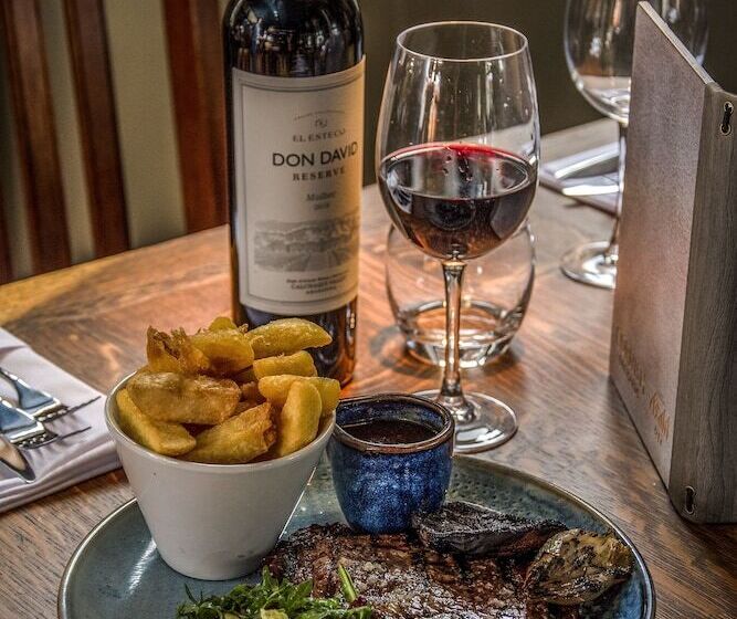 مبيت وإفطار The Swan Inn