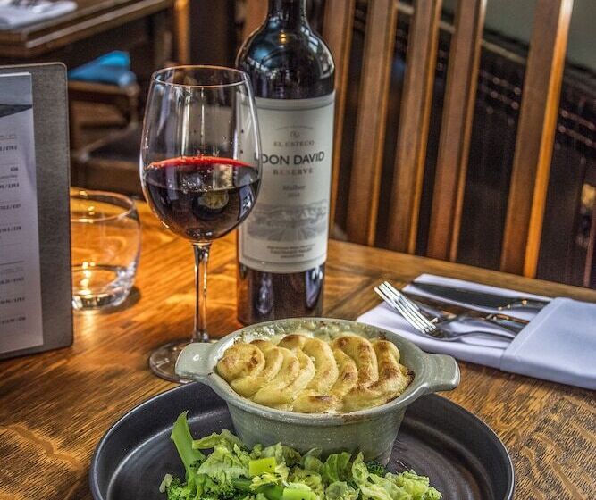 مبيت وإفطار The Swan Inn