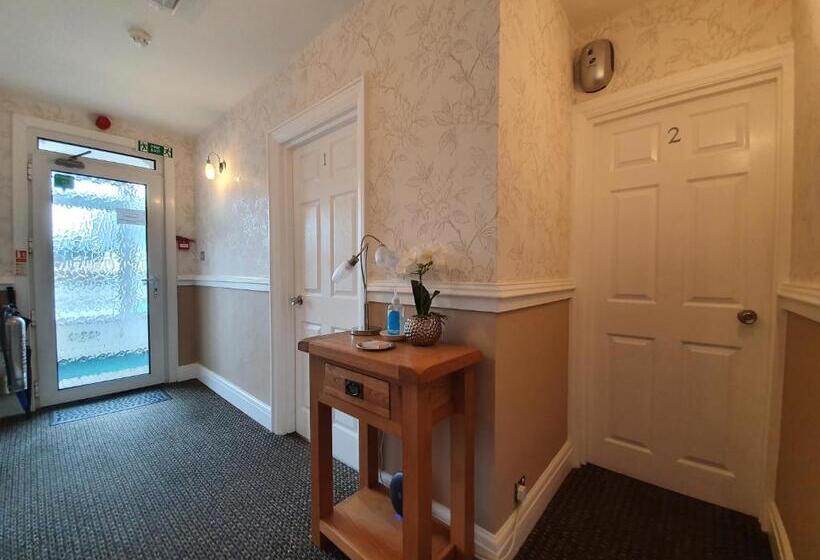 Bed and Breakfast Tregarthen   Adult Only