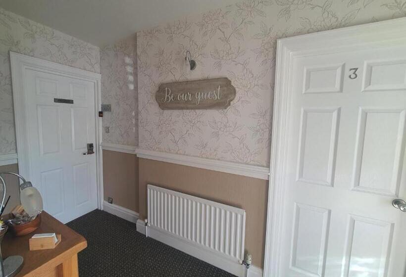 Bed and Breakfast Tregarthen   Adult Only