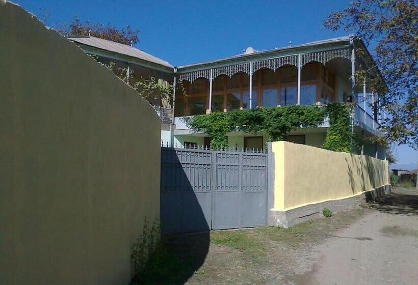 تختخواب و صبحانه Villa Kursa