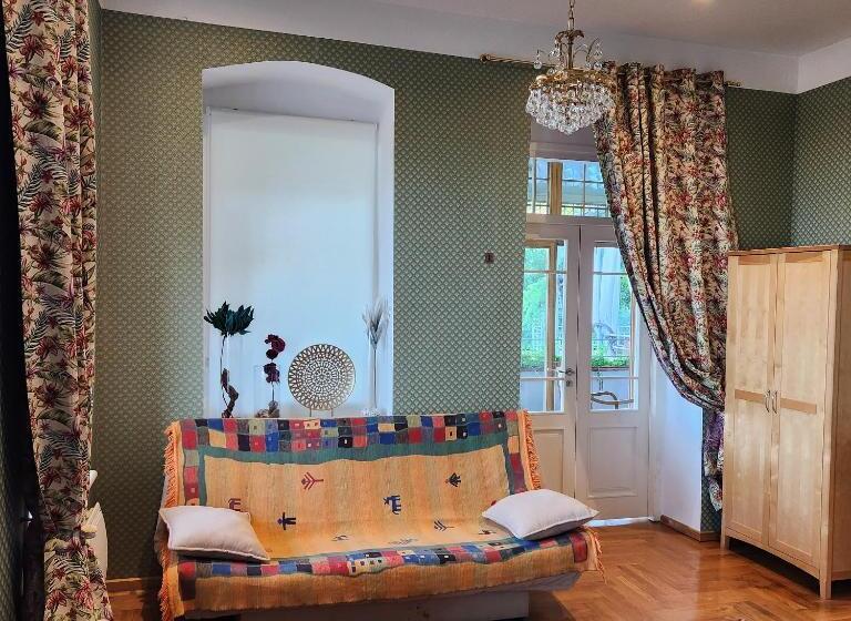 تختخواب و صبحانه Villa Kursa