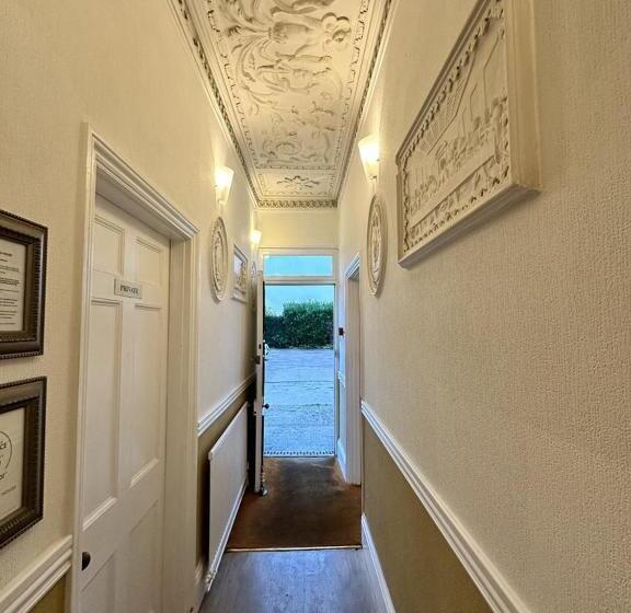 مبيت وإفطار Watermead House