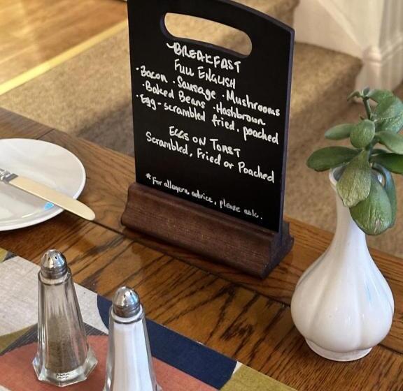 Bed and Breakfast Watermead House