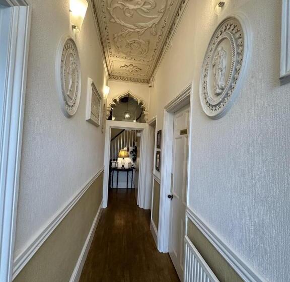 مبيت وإفطار Watermead House