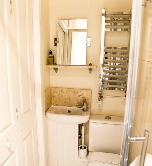 Fields Lodge Bed & Breakfast