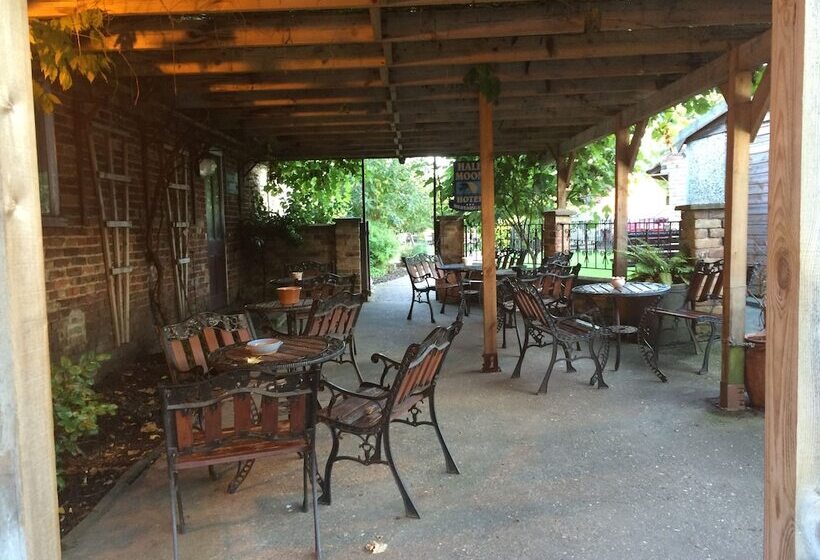 Half Moon Hotel And Restaurant