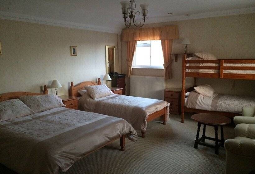 Half Moon Hotel And Restaurant