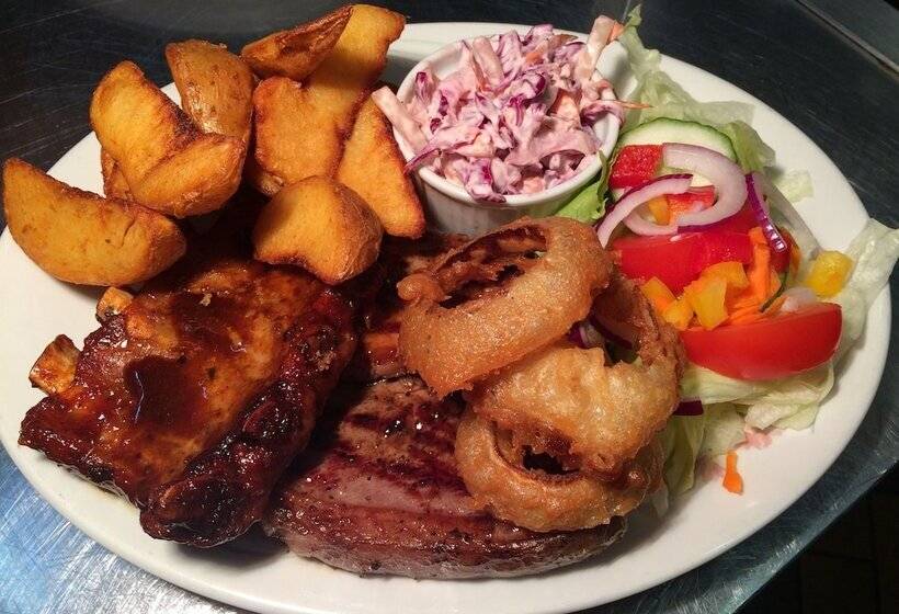 Half Moon Hotel And Restaurant