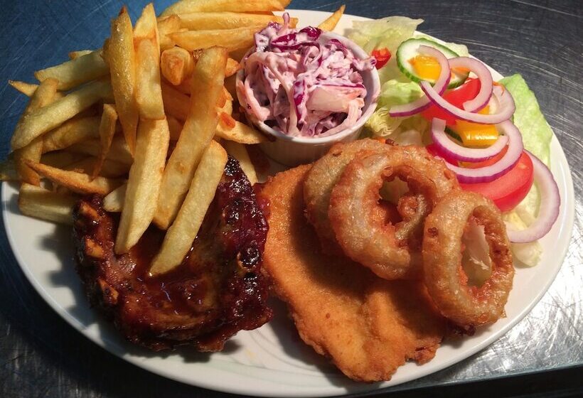 Half Moon Hotel And Restaurant