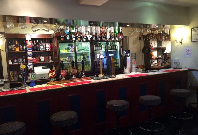 Half Moon Hotel And Restaurant