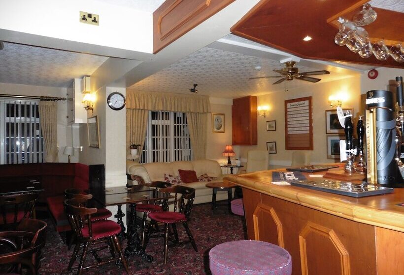 Half Moon Hotel And Restaurant