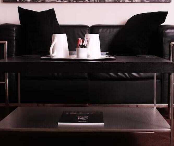 Отель 61 Warwick Road