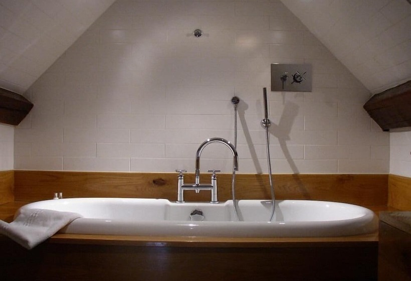 Отель 61 Warwick Road