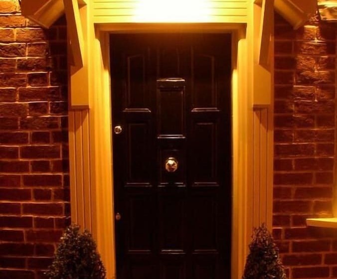 Отель 61 Warwick Road