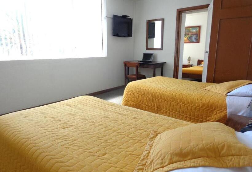 ホテル 9 De Octubre