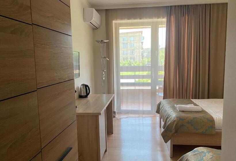 هتل Alazani Valley