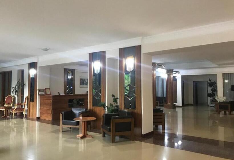 هتل Alazani Valley