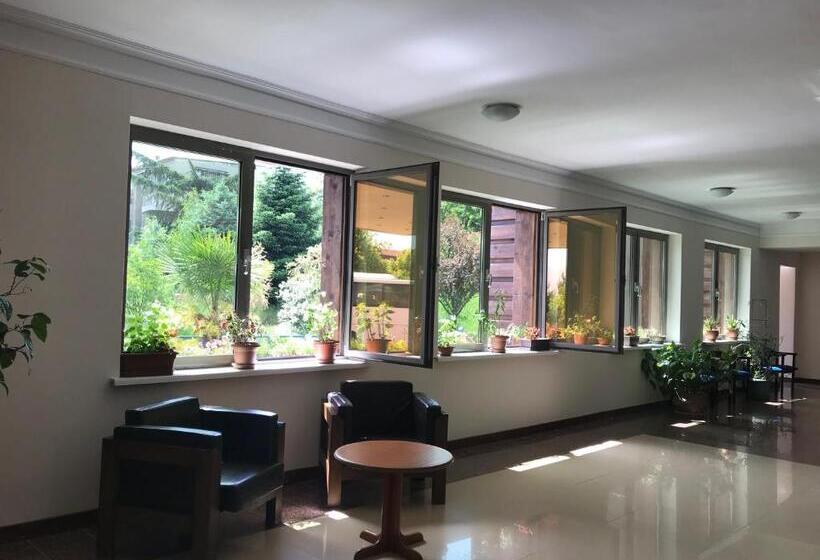 هتل Alazani Valley