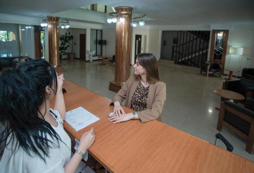 هتل Alazani Valley