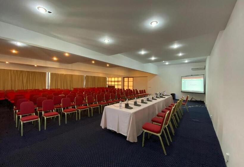 هتل Alazani Valley