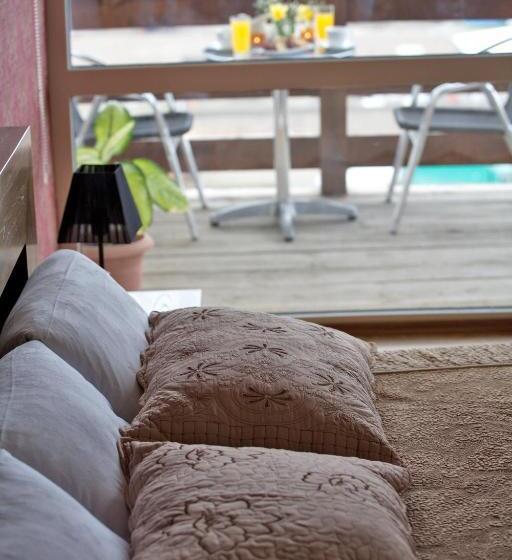 هتل Alazani Valley