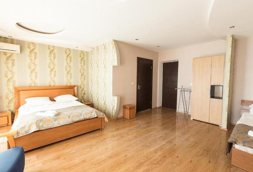 هتل Alazani Valley